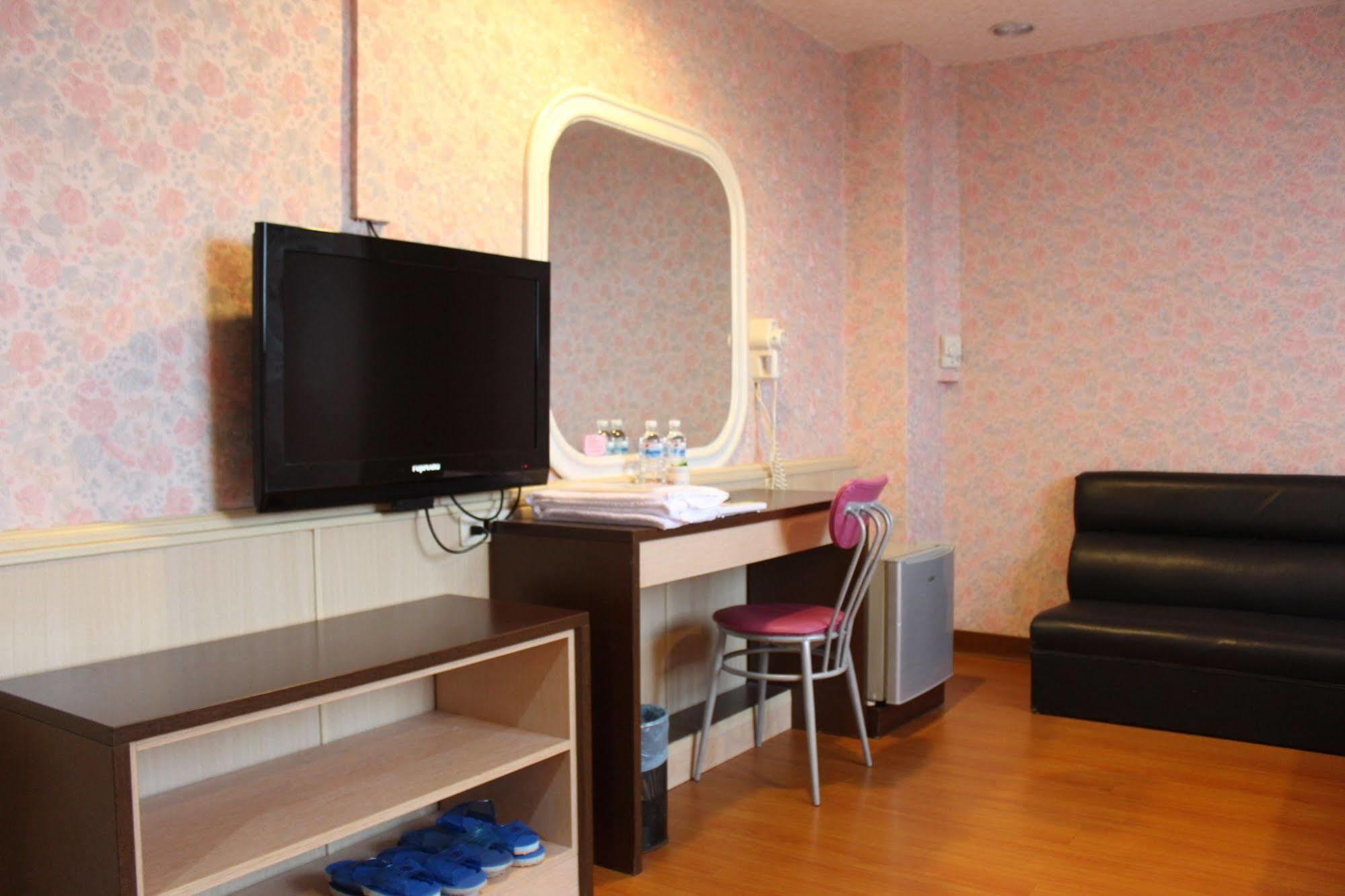 Sunwise Hotel Kaohsiung Esterno foto