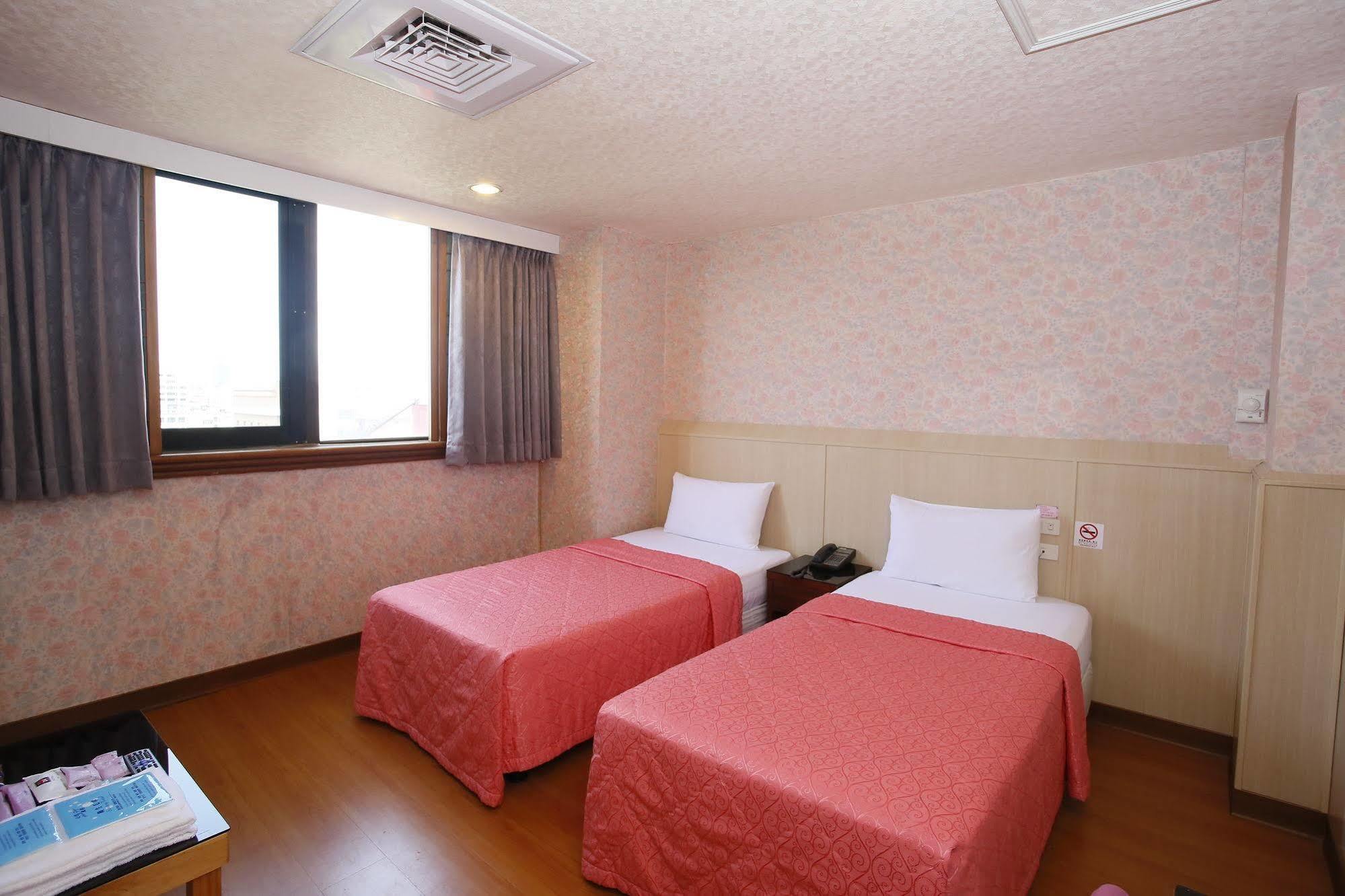 Sunwise Hotel Kaohsiung Esterno foto